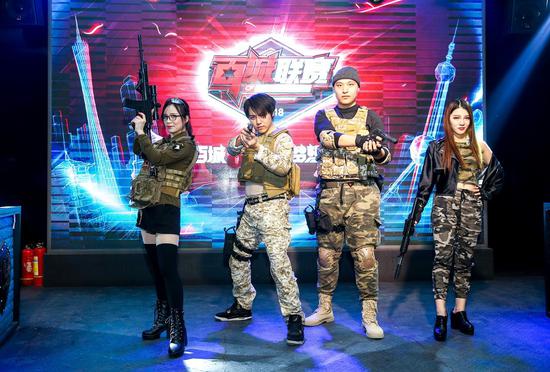 KaKAO 赵信的枪如龙，捡起蓝色 Wolf ，而 Gwen 唱着向前冲。 Puff 队伍赢回一城