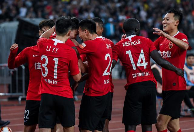 2-1！中国队掀翻比利时，超级大逆转+2026旗开得胜，球迷欢呼庆祝